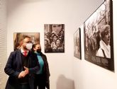 El alcalde de Lorca inaugura la exposicin 'Puntos de vista' una muestra organizada con motivo del Da Internacional de la Eliminacin de la Discriminacin Racial