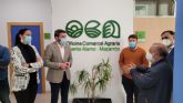 El consejero destaca el papel de las oficinas comarcales agrarias 'como la mejor herramienta de asesoramiento a los agricultores y ganaderos'