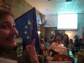 Una tertulia multinacional instruyo a los jovenes sobre la UE por el Dia de Europa