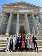 Diputados y alcaldes del PPRM participan junto a Feijo en la concentracin ante el Congreso para exigir a Snchez 'soluciones a la asfixia financiera local'