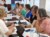 Mas de 100 mayores participan en las jornadas de capacitaci�n digital celebradas en el Centro Social del IMAS