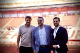 Estrella de Levante recibe la Insignia de Oro del Real Murcia por su hist�rico apoyo al club Pimentonero