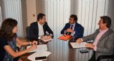 El consejero de Fomento se reúne con el alcalde de Lorquí