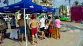 La concejalía de Medio Ambiente aprovecha el verano para recordar en las playas la importancia del reciclaje en la salud