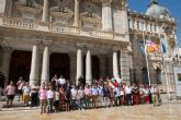 Silencio y banderas a media asta de Barcelona y Cambrils en el Ayuntamiento de Cartagena