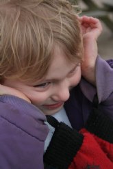 ?Cómo podemos ayudar a los menores con autismo o trastornos del lenguaje a comprender a los demás?