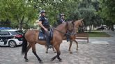 El Ayuntamiento de Murcia blinda los parques y jardines de pedanas con patrullas policiales a pie, en coche y a caballo