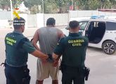 La Guardia Civil intercepta un turismo y sorprende al copiloto con un bolso repleto de droga
