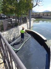 El Ayuntamiento de Lorca ha procedido esta semana a la limpieza del estanque de la pedanía de Doña Inés