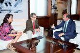 Pedro Antonio S�nchez se re�ne con el preidente del Colegio Oficial de Aparejadores y Arquitectos T�cnicos de la Regi�n de Murcia