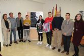 Los ganadores del concurso de carteles y vdeos sobre el 25N reciben sus premios