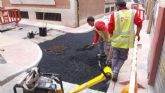 Fomento sustituye el pavimento y mejora la accesibilidad en el callejn Brujera del barrio de San Nicols