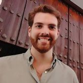 El artista sevillano Ricardo Gil Lozano realizar el cartel anunciador de las Cofradas de Gloria 2023