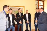 El presidente de la Comunidad recibe a cinco jugadores de 'ElPozo Murcia Ftbol Sala'