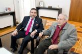El alcalde recibe al pintor murciano Jos Mara Falgas