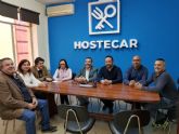 MC y Hostecar trabajan para buscar soluciones a los problemas del turismo y la hostelera en el municipio