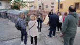 Los vecinos de La Alberca trasladan al Grupo Socialista su malestar por la falta de limpieza y la acumulación de residuos