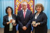 Paloma Fernández Gomá y Ana Julia Martínez Fariña reciben la Medalla de San Isidoro de Sevilla