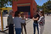 La alcaldesa y el edil de Educacin visitan los colegios de guilas para estudiar las obras de mantenimiento que se acometern este verano