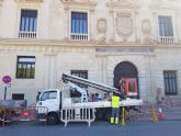 Avanzan las obras para dotar la fachada del Almud de iluminacin ornamental