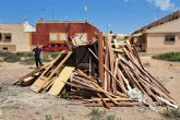 Bomberos de Cartagena supervisan hogueras para una noche de San Juan segura
