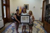 Apimo dona una de sus obras al Ayuntamiento de guilas