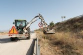 Realizan una campaña de limpieza en márgenes y cunetas en 1.700 kilómetros de la red regional de carreteras