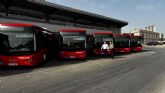 La incorporaci�n de 36 veh�culos reduce cuatro a&ntilde;os la edad media de la flota mientras avanza la licitaci�n del nuevo modelo de transporte