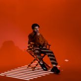 Maik transforma su historia personal en un refugio pop con el lanzamiento de su proyecto conceptual <Soy el hijo gay>