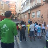 Alumnos del CEIP El Carmen se divierten en una calle sin coches