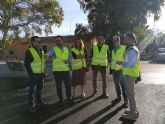 El alcalde de Lorca supervisa las tareas repavimentado con un asfalto que apuesta por el medio ambiente y la seguridad laboral