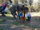 Guilln y Martnez-Cach plantan rboles en el parque regional El Valle dentro de la iniciativa Bosques para la Salud