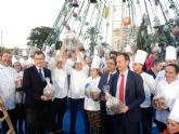 La Regin da a conocer un nuevo dulce, el Murciatone, con el reparto de ms de 5.000 raciones