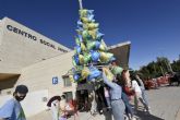 La UMU instala dos árboles de Navidad fabricados con las bolsas de plástico recogidas en una campaña de concienciación ambiental