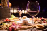 La tienda gourmet Delivinos explica el protocolo del vino en la mesa