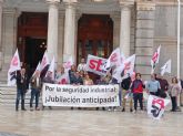 Ms de 100 trabajadores del sector qumico y del refino se manifiestan en Cartagena para exigir la jubilacin anticipada