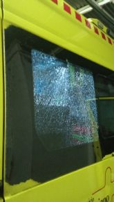 Rompen ventanillas de la ambulancia