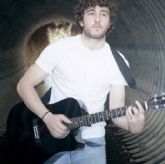 El joven cantautor murciano Juan Serrano, protagonista de los conciertos Famyco Urban Market