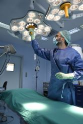 Un neurocirujano de Vithas Almer�a desarrolla un protocolo pionero para cirug�as de tumores cerebrales