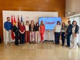 Murcia impulsa un proyecto piloto pionero para combatir la soledad no deseada de las personas mayores desde sus hogares con CASAL TV