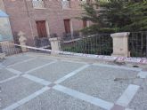 El PSOE reclama la consolidación de los elementos de piedra en plaza Cardenal Belluga ante el riesgo de desprendimientos