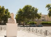 El busto restaurado de Jimenez de la Espada ya luce en el Paseo Alfonso XIII, frente al instituto que lleva su nombre