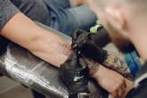 El 80% de los tatuajes con tinta roja produce reacciones cut�neas