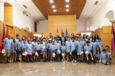 López Miras recibe a los niños con hemofilia que participan en un campamento en Totana para ser más autónomos