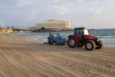 Las playas mediterrneas de La Manga abren tras retirarse los atunes y disipar el mal olor