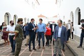 Pedro Sánchez visita el centro de acogida de afectados por la emergencia volcánica en La Palma
