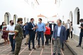 Pedro S�nchez visita el centro de acogida de afectados por la emergencia volc�nica en La Palma