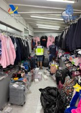 Incautadas más de cinco toneladas de productos falsificados de marcas exclusivas a una red de distribución y venta en Canarias