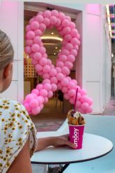 La cadena de yogur helado Smo�oy se ilumina de rosa en apoyo al D�a Mundial del C�ncer de Mama