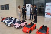 La empresa cocheselectricosniños.com dona seis coches elctricos al Gabinete de Educacin Vial
